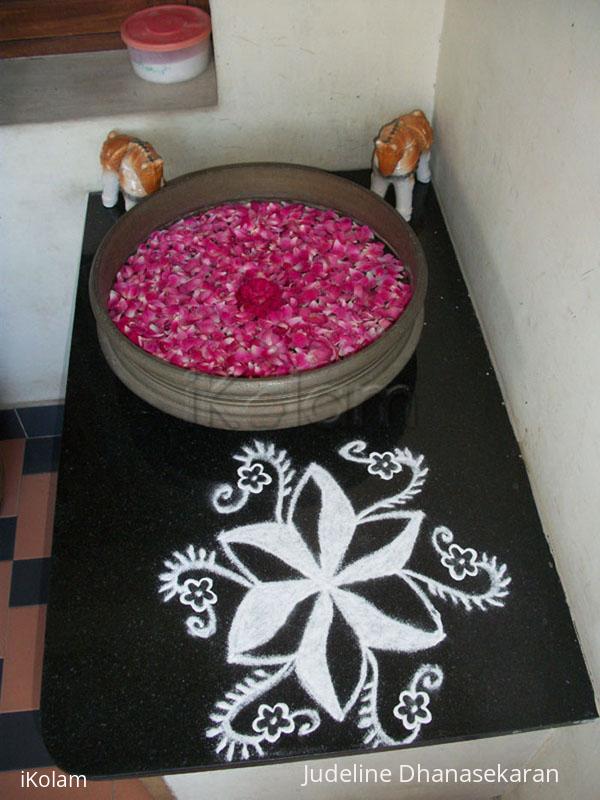 Rangoli: Pookolam Rangoli: Pookolam