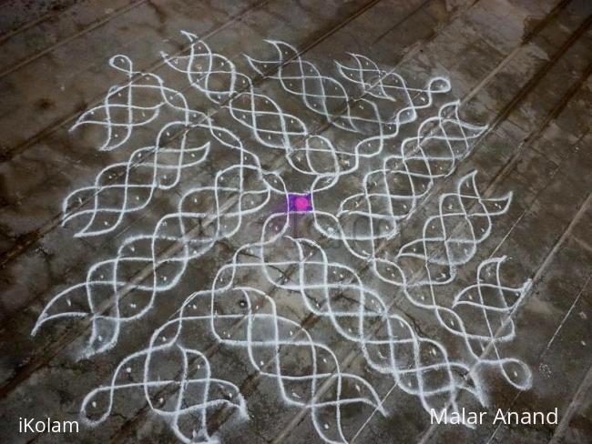 Rangoli: Sikku kolam Rangoli: Sikku kolam