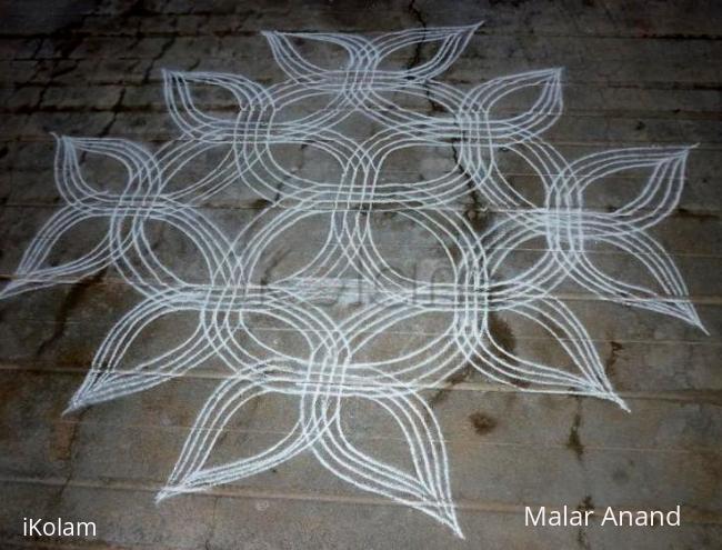 Rangoli: Line kolam Rangoli: Line kolam