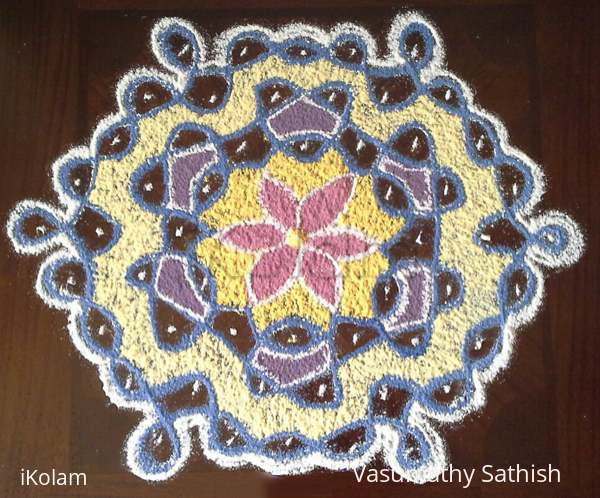 Rangoli: chikku kolam with 9-5 interlaced dots