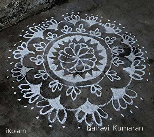 Rangoli: Rangoli design in white Rangoli: Rangoli design in white