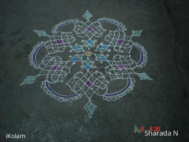 Rangoli: Dotted round chikku kolam