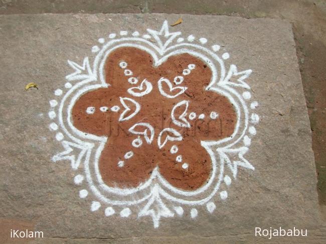 Rangoli: kavi n white