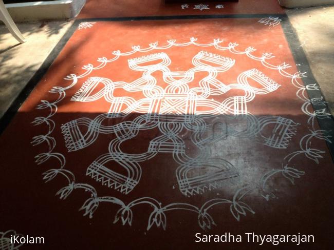 Rangoli: kudai thamarai kolam