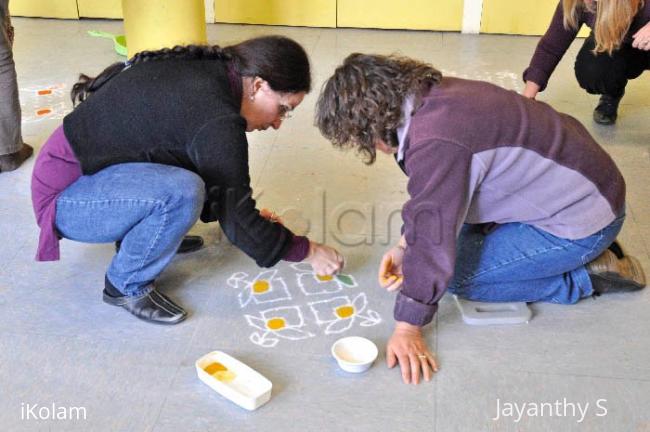 Kolam workshop in France - Kolam pic 7.jpg