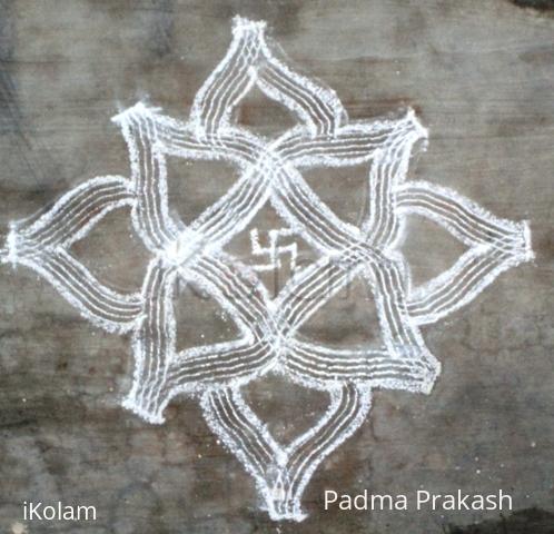 Rangoli: Kuzhal Kolam