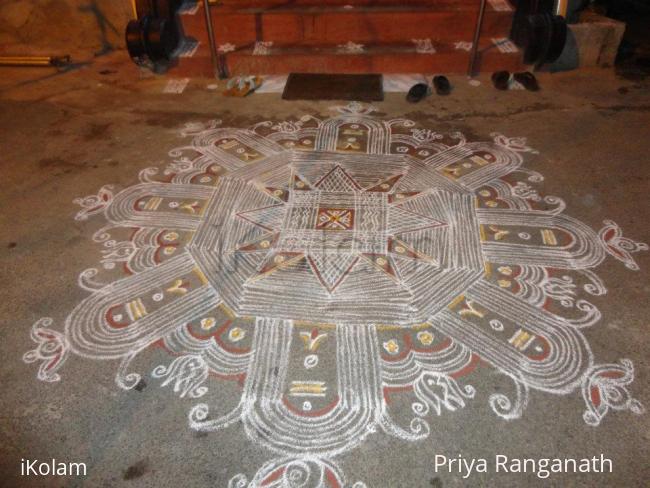 Rangoli: Thiruvathirai Kolam ( Looks like Sivalingham)