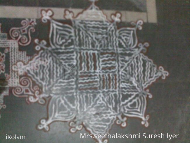 Rangoli: Curvy padi kolam Rangoli: Curvy padi kolam