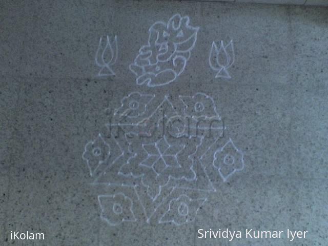 Rangoli: star kolam - 13 - 7 sandu ( nadu ) pulli