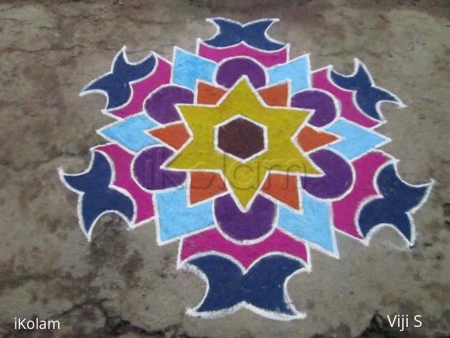 Rangoli: carpet kolam