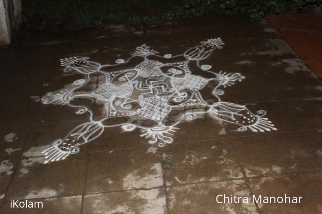 Rangoli: Aaadi Sevai Kolam