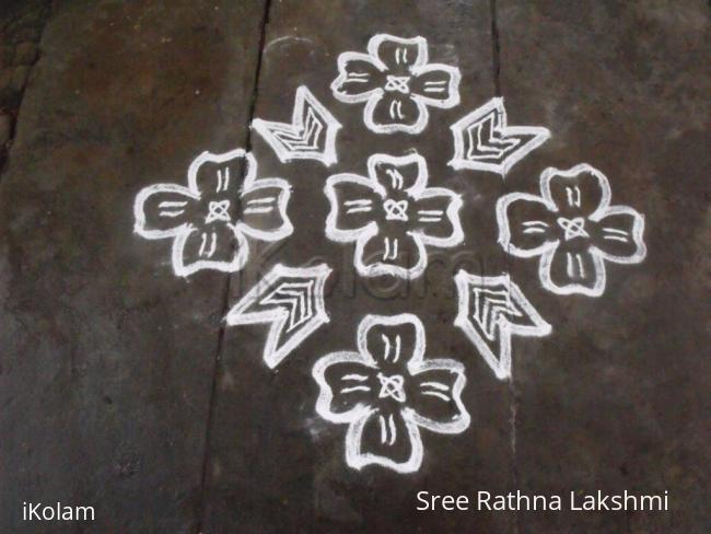 Rangoli: Flower kolam 