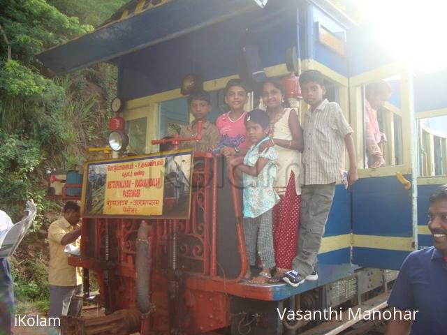 Vasanthi Family - Tour - Ooty - 2_Train.JPG