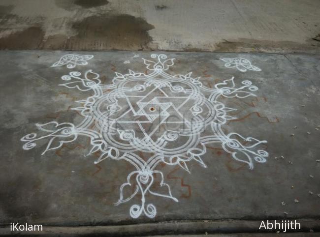 Rangoli: Sangu with butterflies Rangoli: Sangu with butterflies