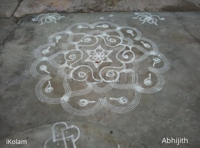 Rangoli: Conch kolam