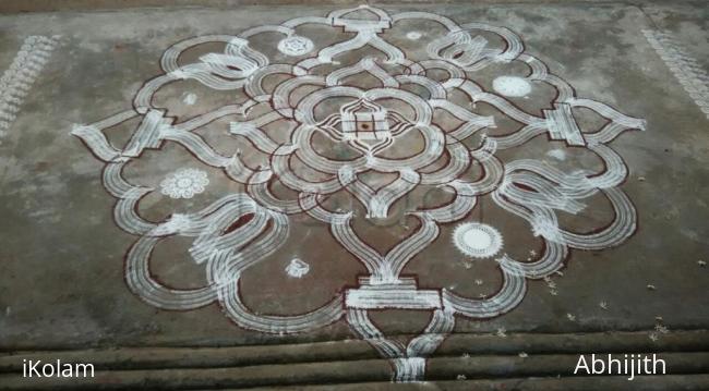 Rangoli: Aadi 4th  sevvai Kolam 