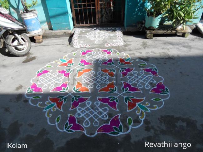 Rangoli: Flower & sikku kolam combined.