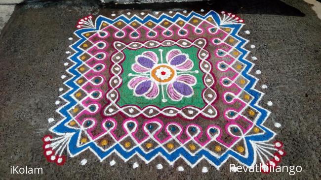 Rangoli: Rev's chikku kolam 32. Rangoli: Rev's chikku kolam 32.