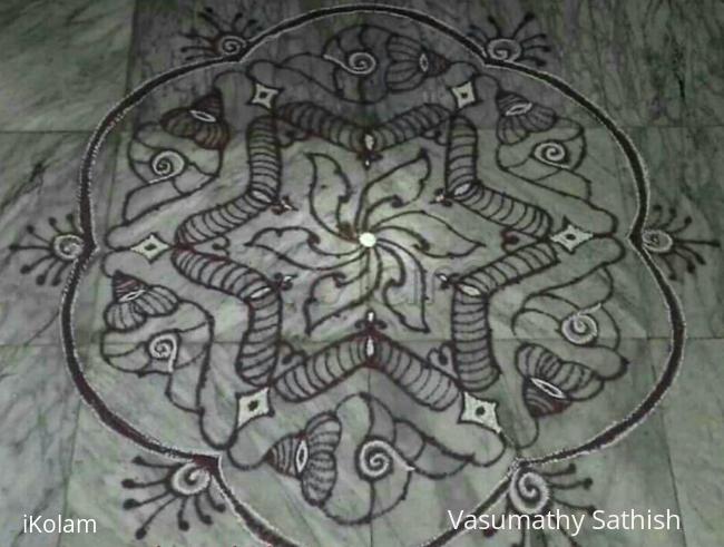 Rangoli: Conch shell rangoli 17-9 interlaced dots Rangoli: Conch shell rangoli 17-9 interlaced dots