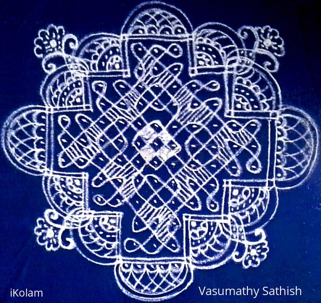 Rangoli: Chikku kolam 11×3; 7×2; 3×1 straight dots