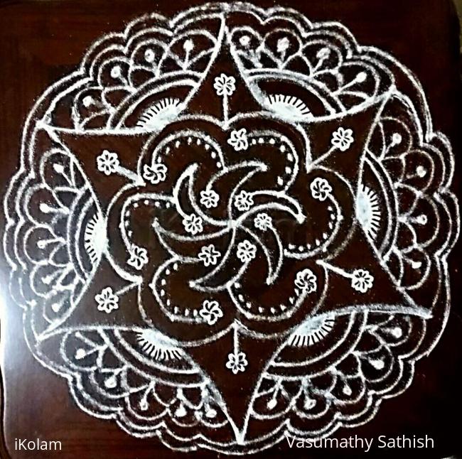 Rangoli: Beginner's Dotted Rangoli  with 9-5 interlaced dots 