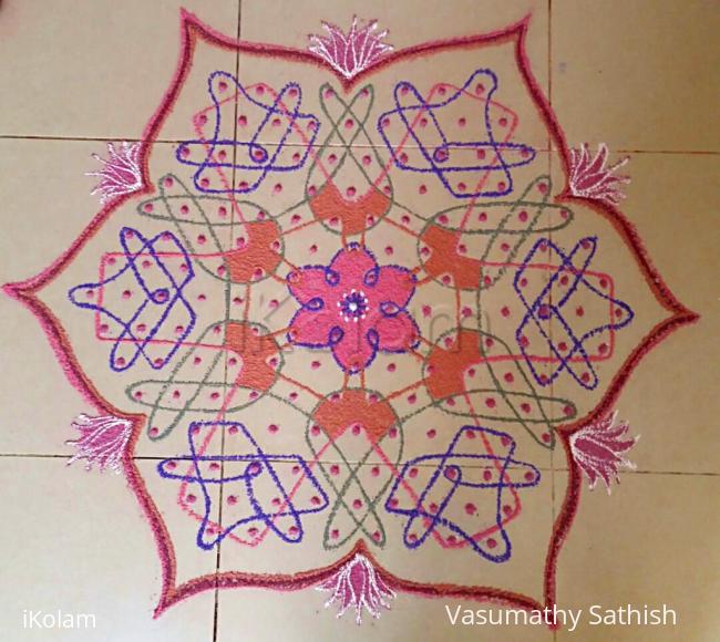 Rangoli: Margazhi kolam day 22 - chikku with 15-8 interlaced dots 