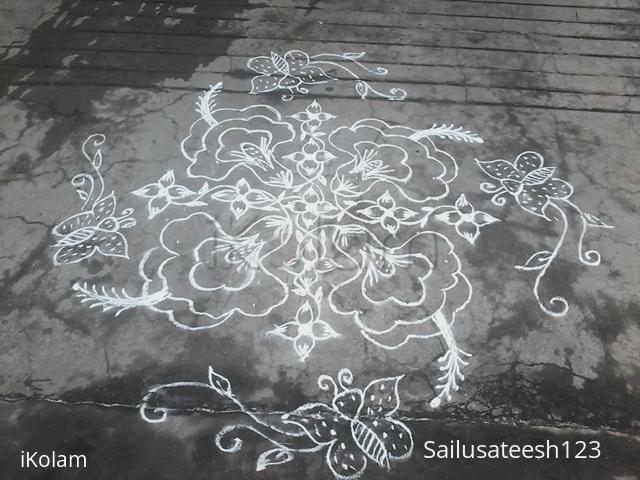 Rangoli: Flowers kolam inwhite Rangoli: Flowers kolam inwhite