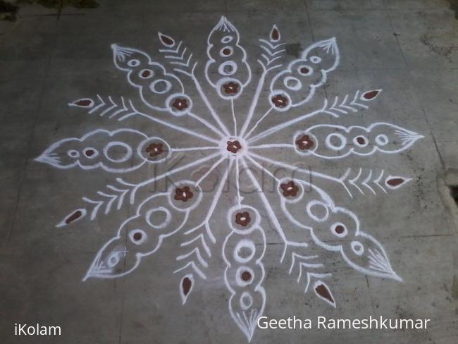 Rangoli: Circle designer kolam Rangoli: Circle designer kolam