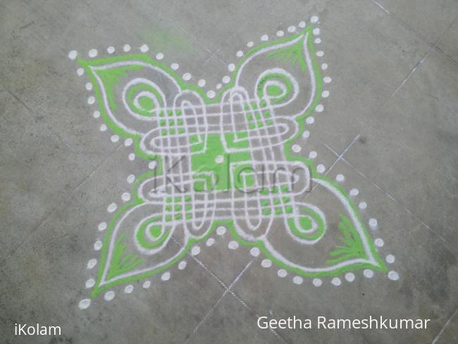 Rangoli: small padikolam!!