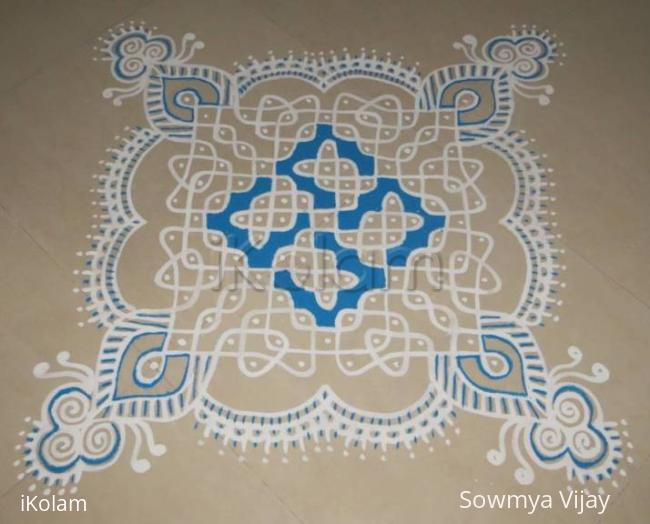 Rangoli:  Chikku  Kolam with wet maavu