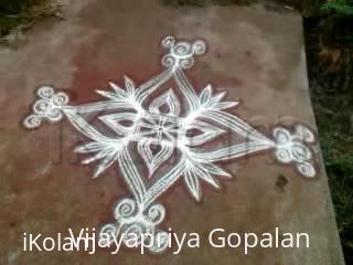 Rangoli: A Simple Kolam on a Friday Rangoli: A Simple Kolam on a Friday