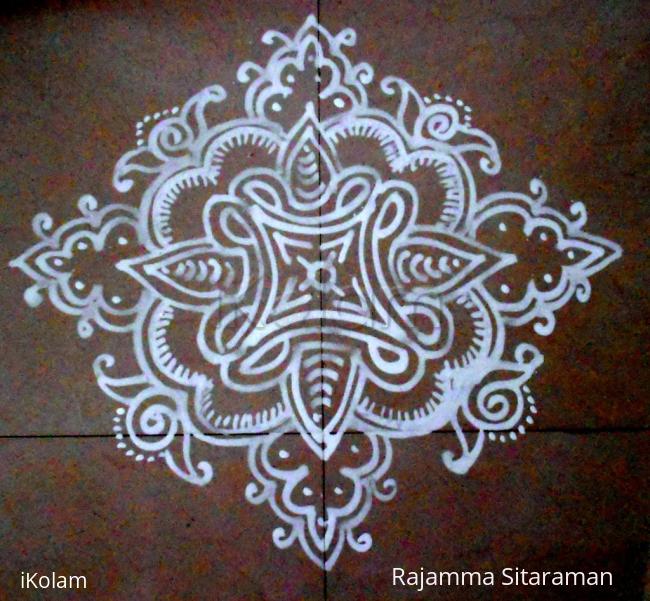 Rangoli: Plain maakkolam Rangoli: Plain maakkolam